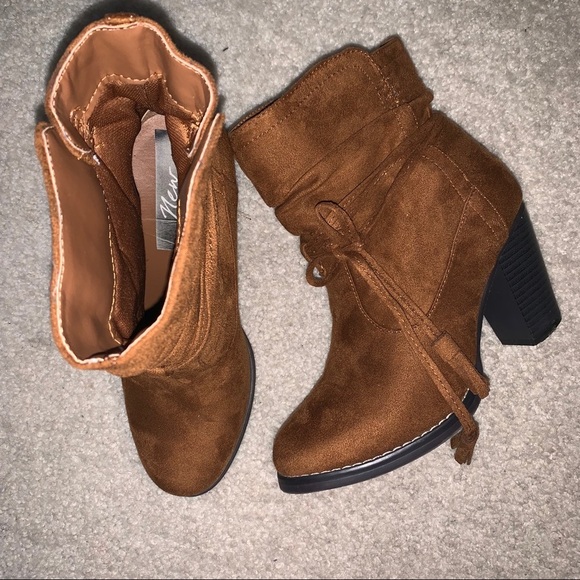 New Edition‎ brown suede booties with tassel! - Picture 3 of 8